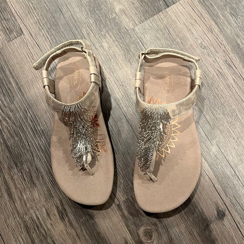 Aetrex thong fringe sandals size 6-6.5.
